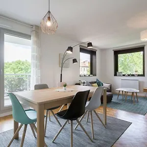 Centre Confluence 100 M2 Parking Terrasses Lyon